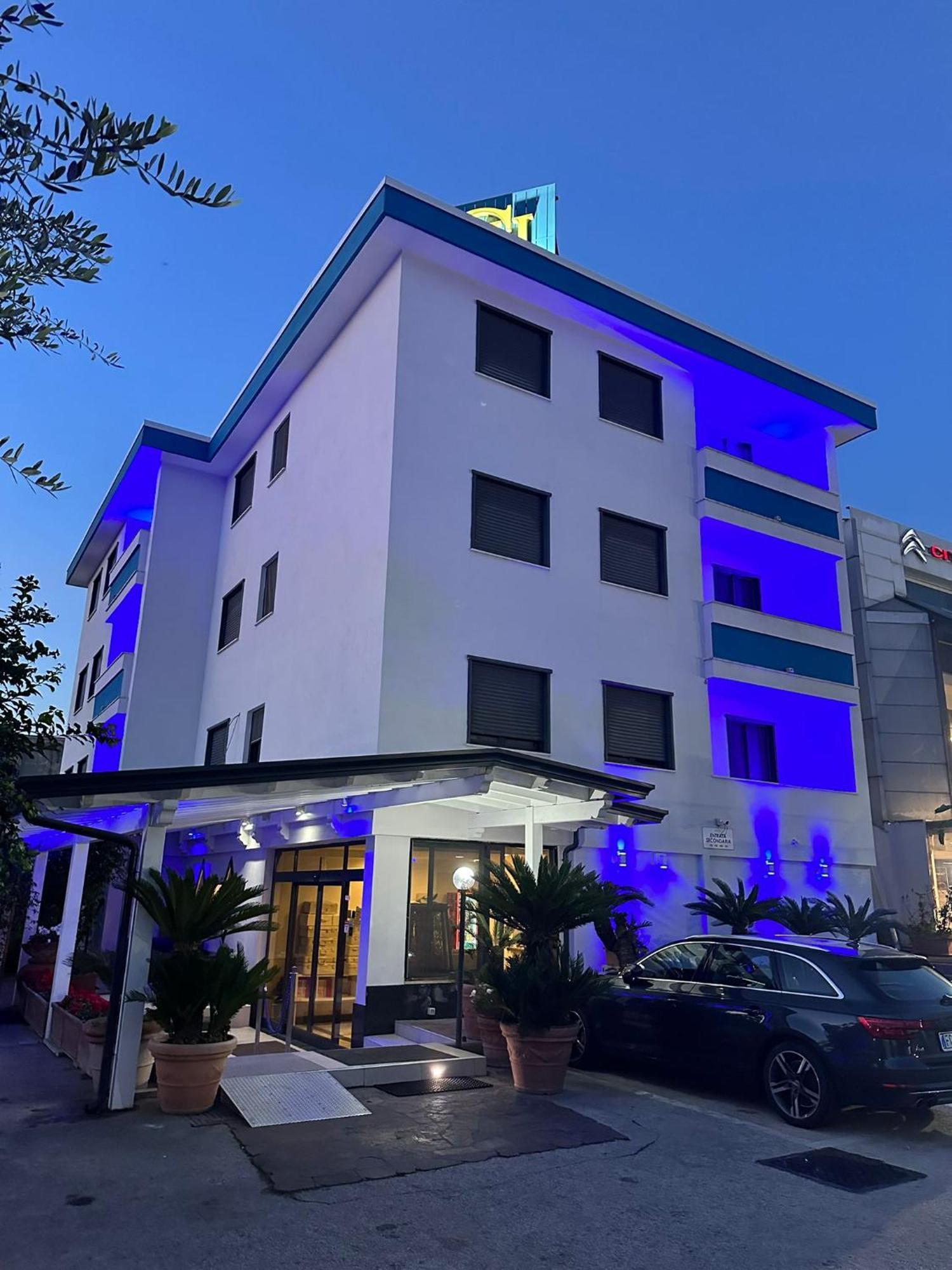 Hotel Clinton Casoria Exteriör bild